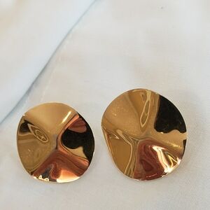 Vtg Shiny Gold Wavy Round Disc Stud Earrings